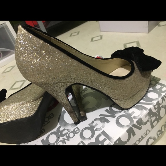 Shoes - Picture 2 of 4